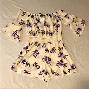 NWT Beautiful Floral Jumper
